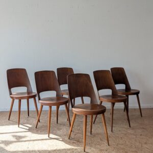 Suite de 6 chaises proches modèle Mondor de Baumann années 60