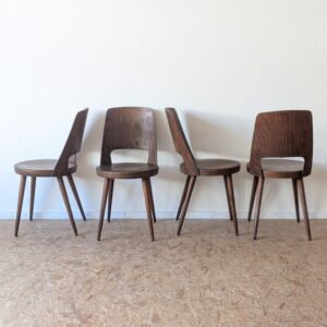 Suite de 4 chaises proches modèle Mondor de Baumann années 60