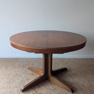 Table ronde teck Baumann des années 70 avec rallonge