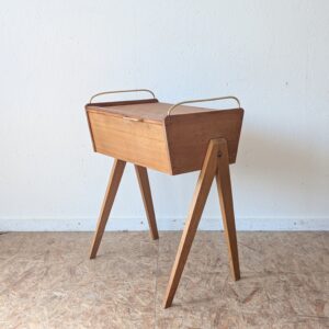 Meuble d'appoint / travailleuse hêtre années 60