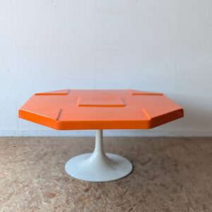 Table basse fibre de verre orange années 70