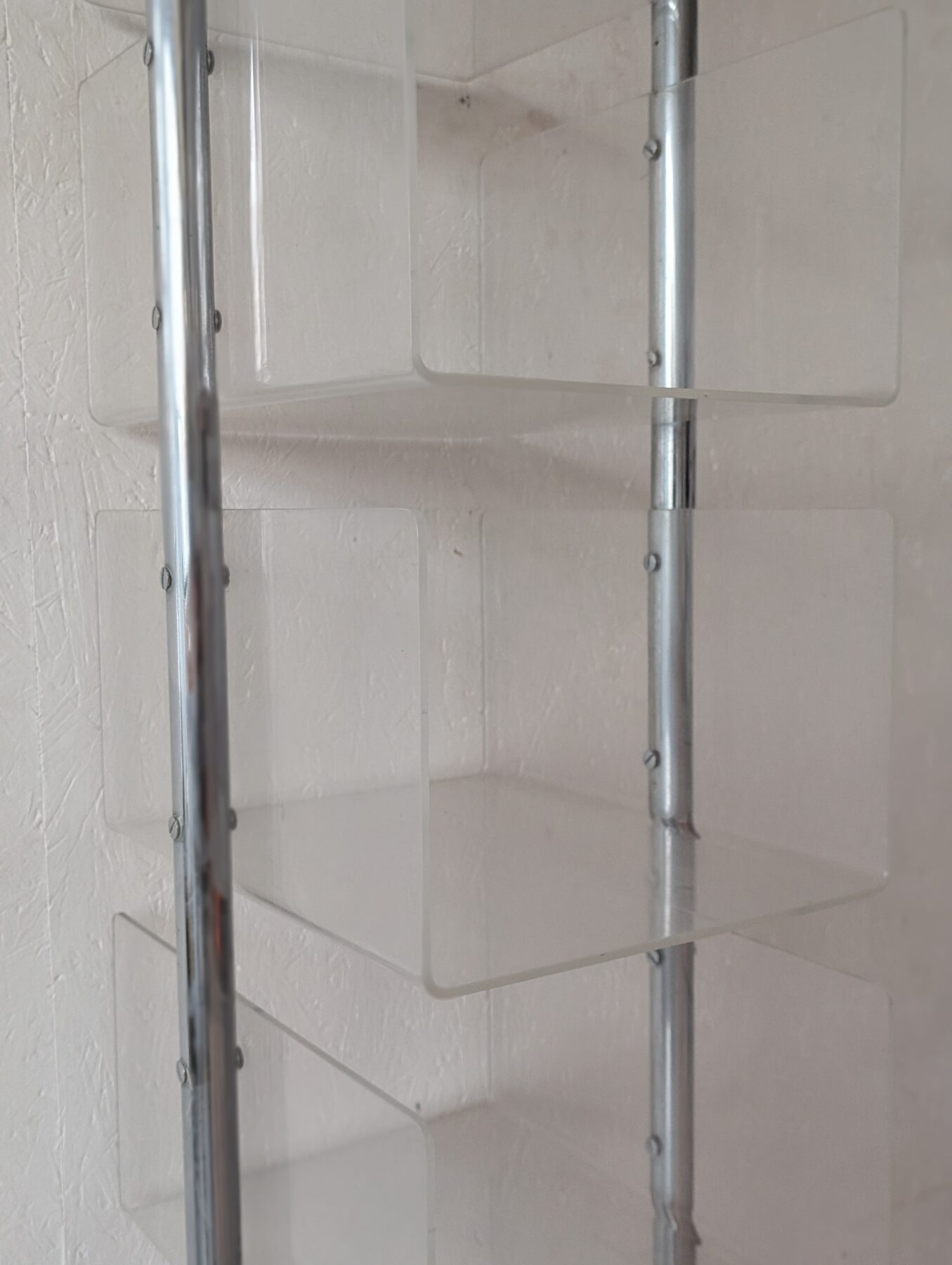 Paire de présentoirs muraux de magasin années 70 – Image 8