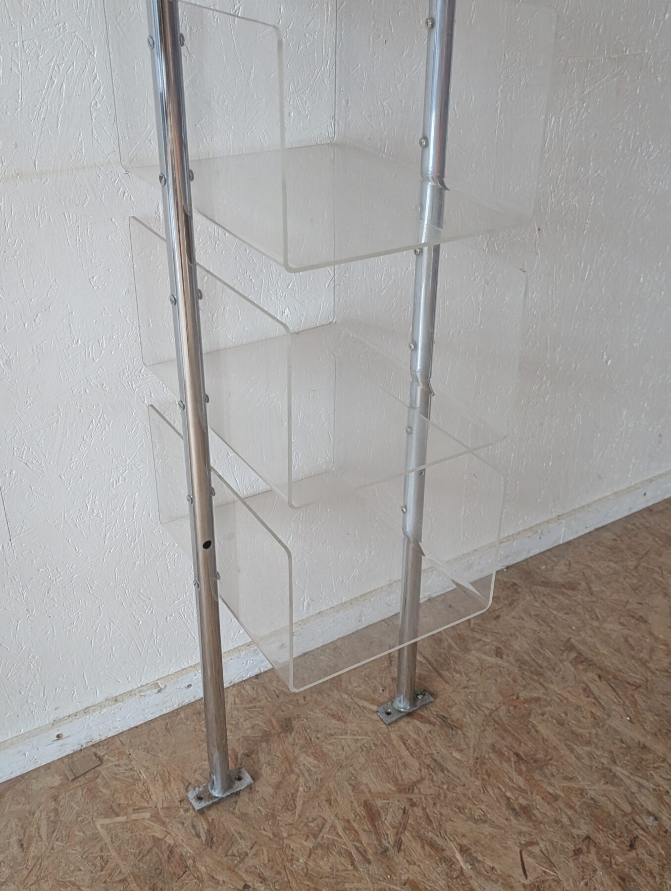 Paire de présentoirs muraux de magasin années 70 – Image 9