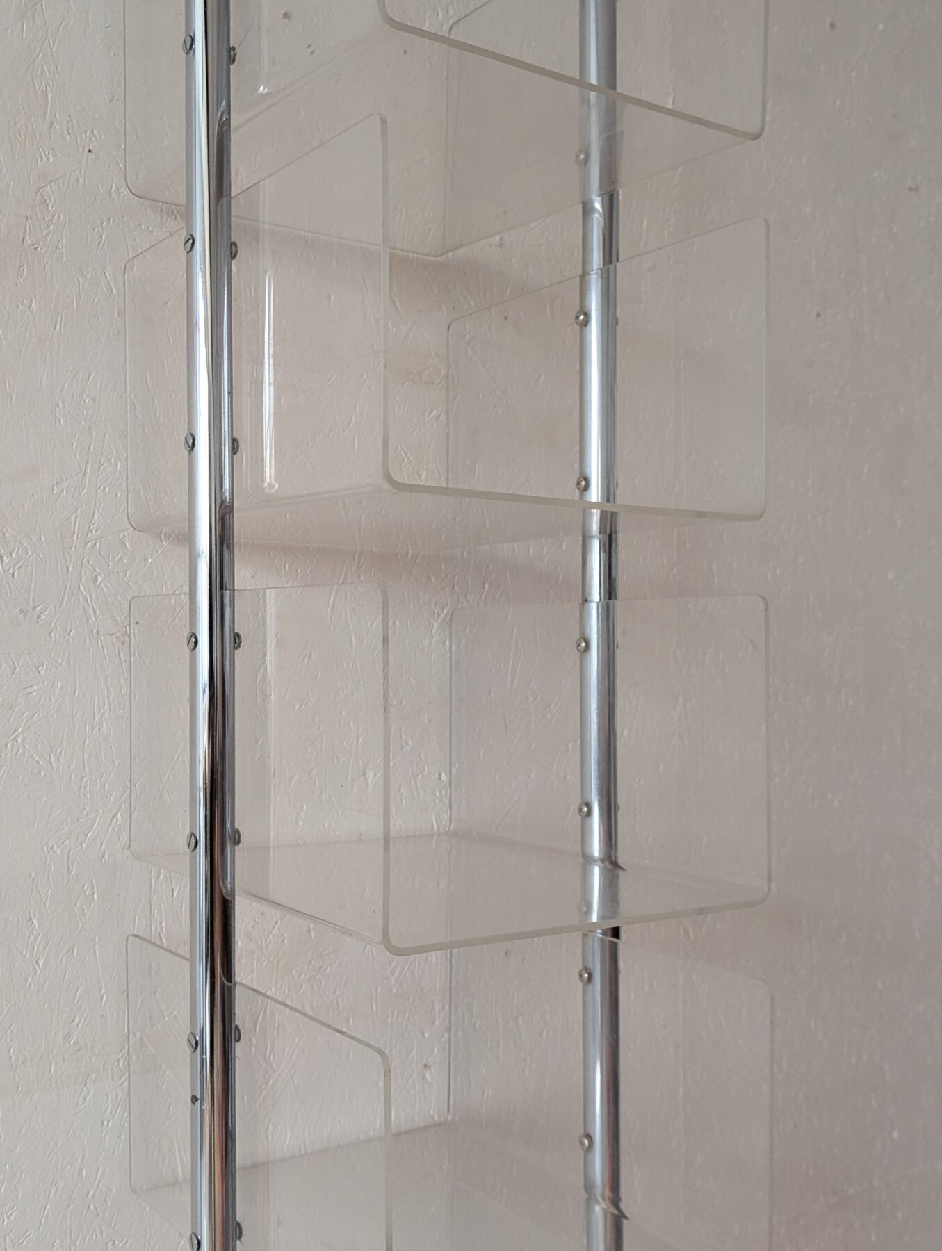 Paire de présentoirs muraux de magasin années 70 – Image 10