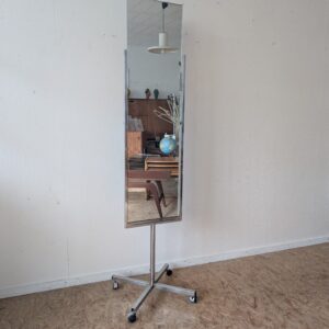 Miroir sur pied de magasin des années 50