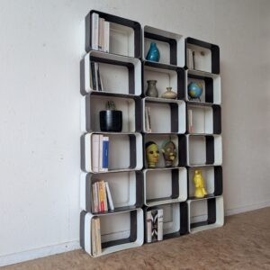 Ensemble d'étagères cubes fixes de rayonnage en plastique années 70