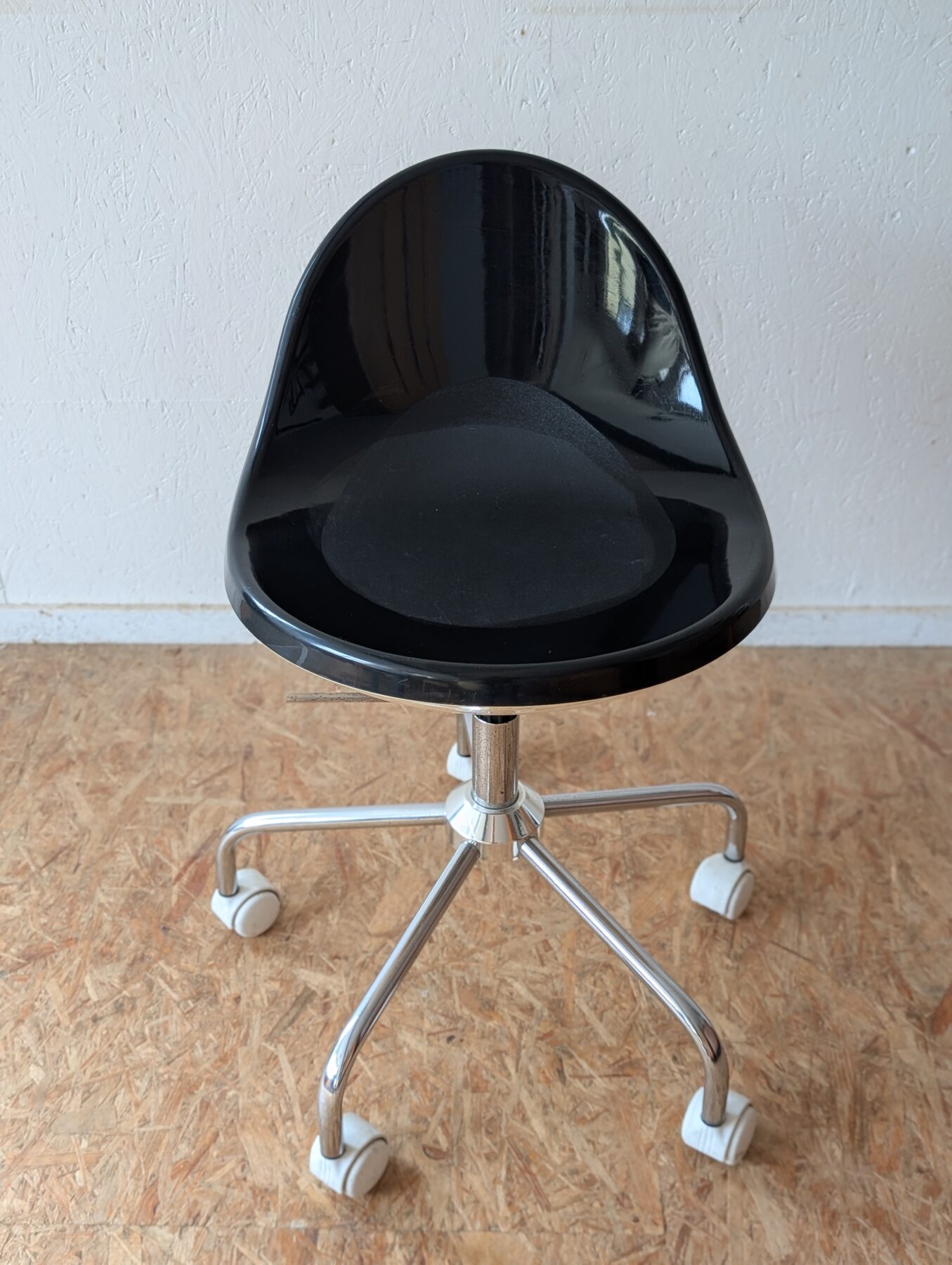 Chaise pivotante à roulettes Armet Greta, Italie, années 70 – Image 3