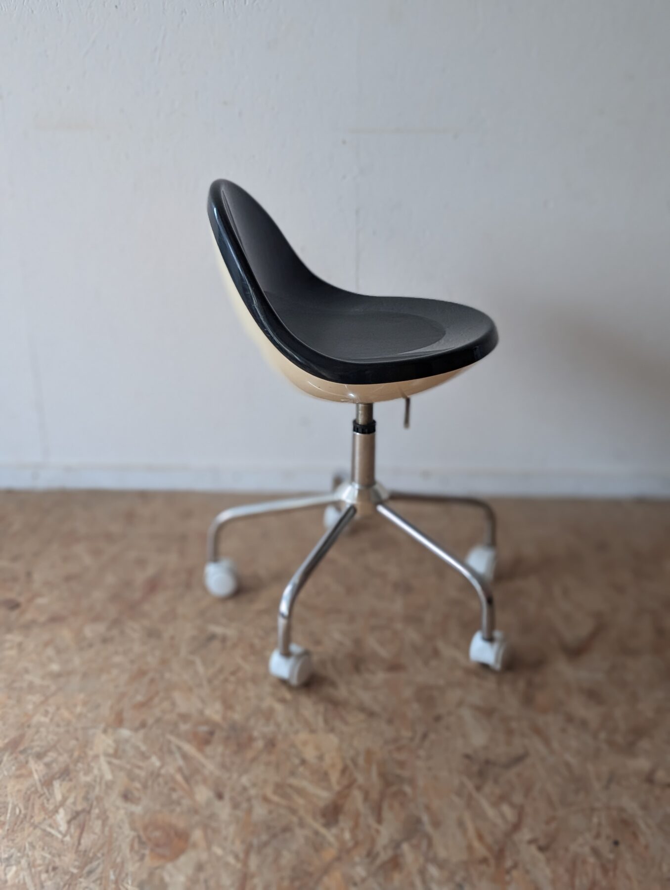 Chaise pivotante à roulettes Armet Greta, Italie, années 70 – Image 4