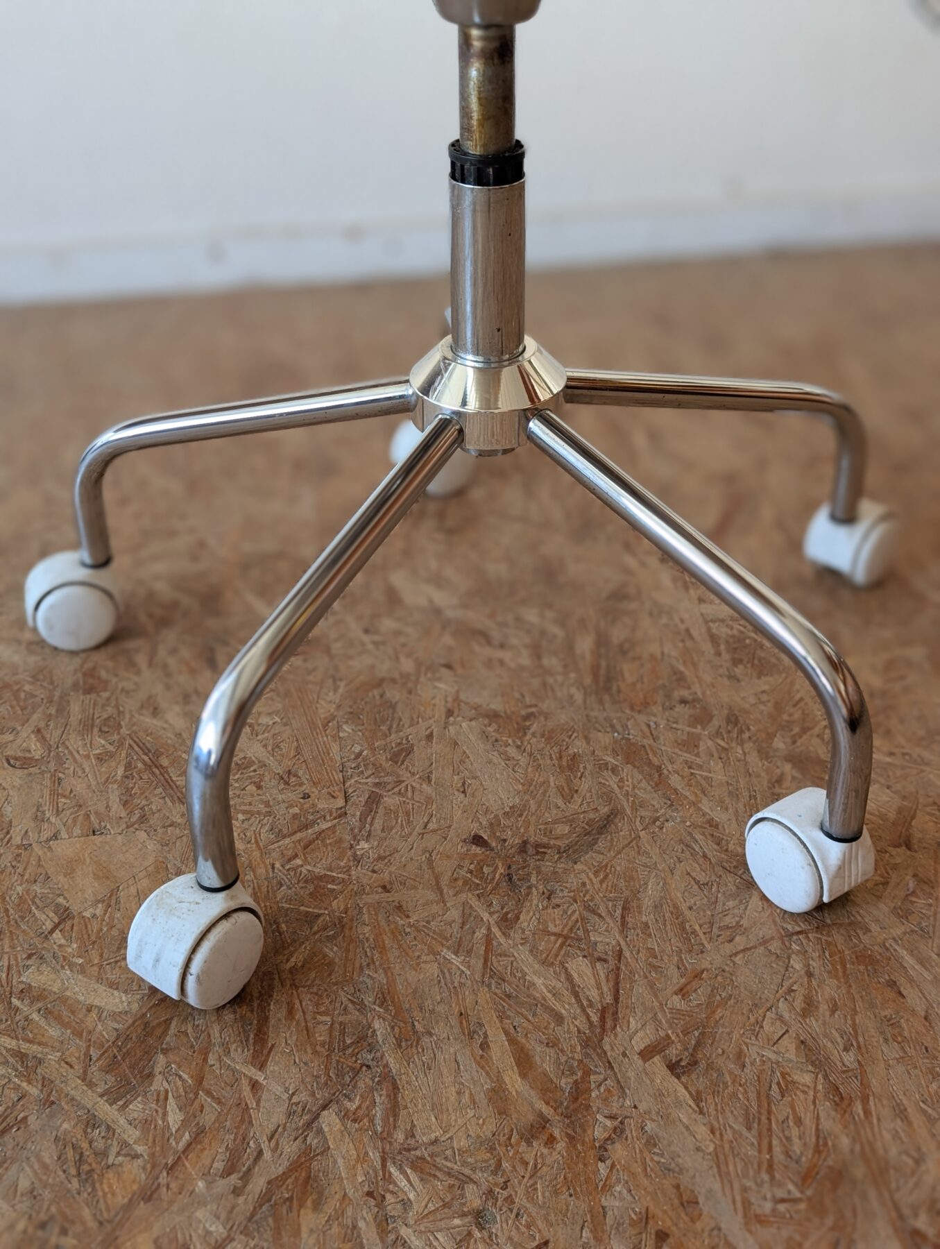 Chaise pivotante à roulettes Armet Greta, Italie, années 70 – Image 9