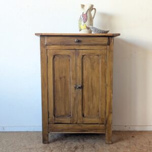 Petit buffet parisien ancien