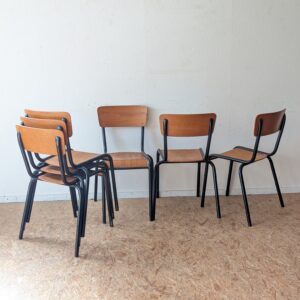 Chaises d'école des années 60/70 (26 disponibles)