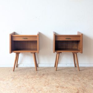 Paire de chevets chêne des années 50