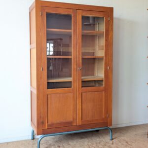 Armoire d'école vitrine en hêtre des années 50/60