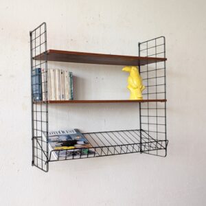 Etagère murale avec porte-revues des années 70