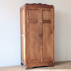 Petite armoire chêne pieds moustache années 50