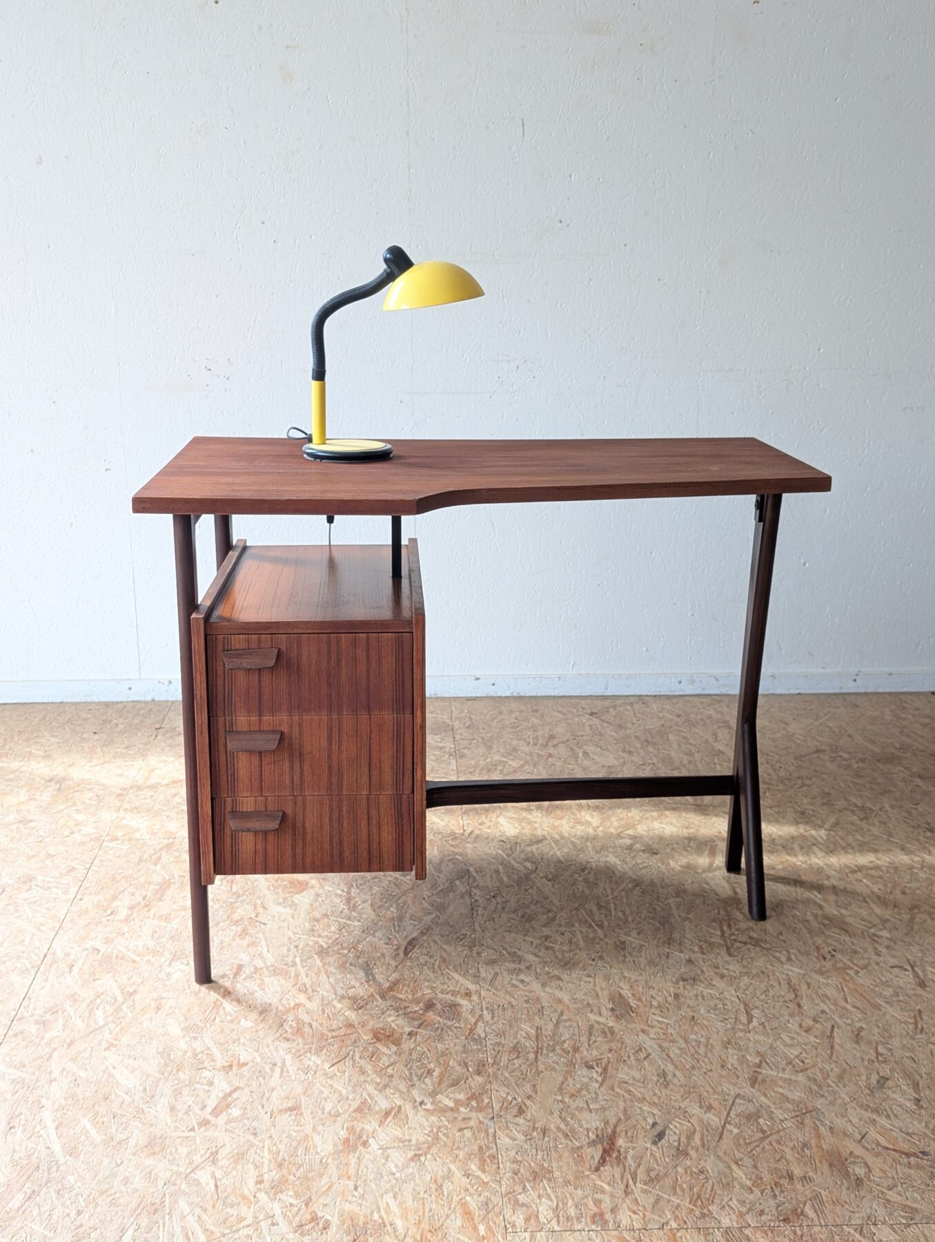 Bureau pieds compas double face années 60 – Image 2