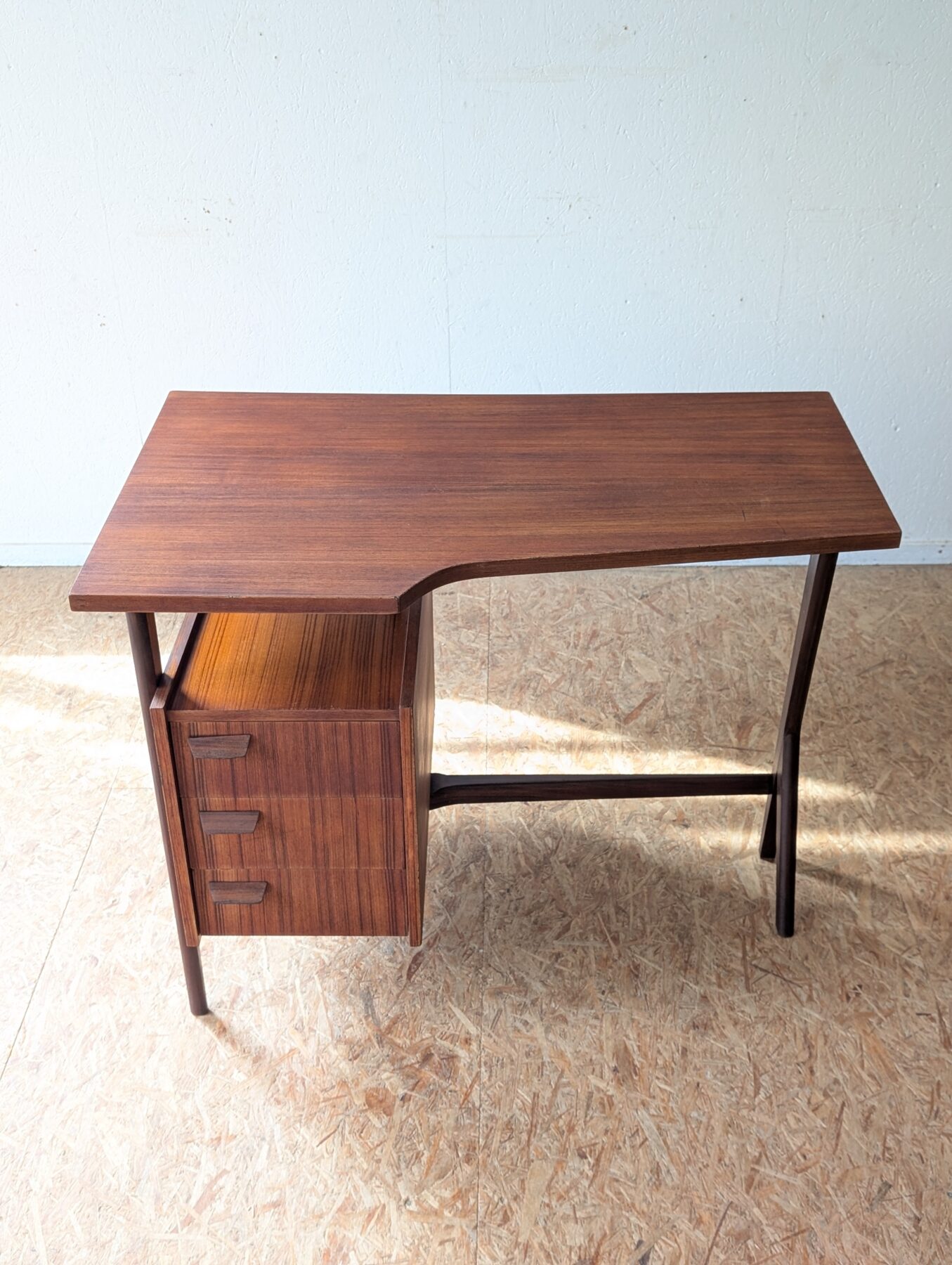 Bureau pieds compas double face années 60 – Image 3