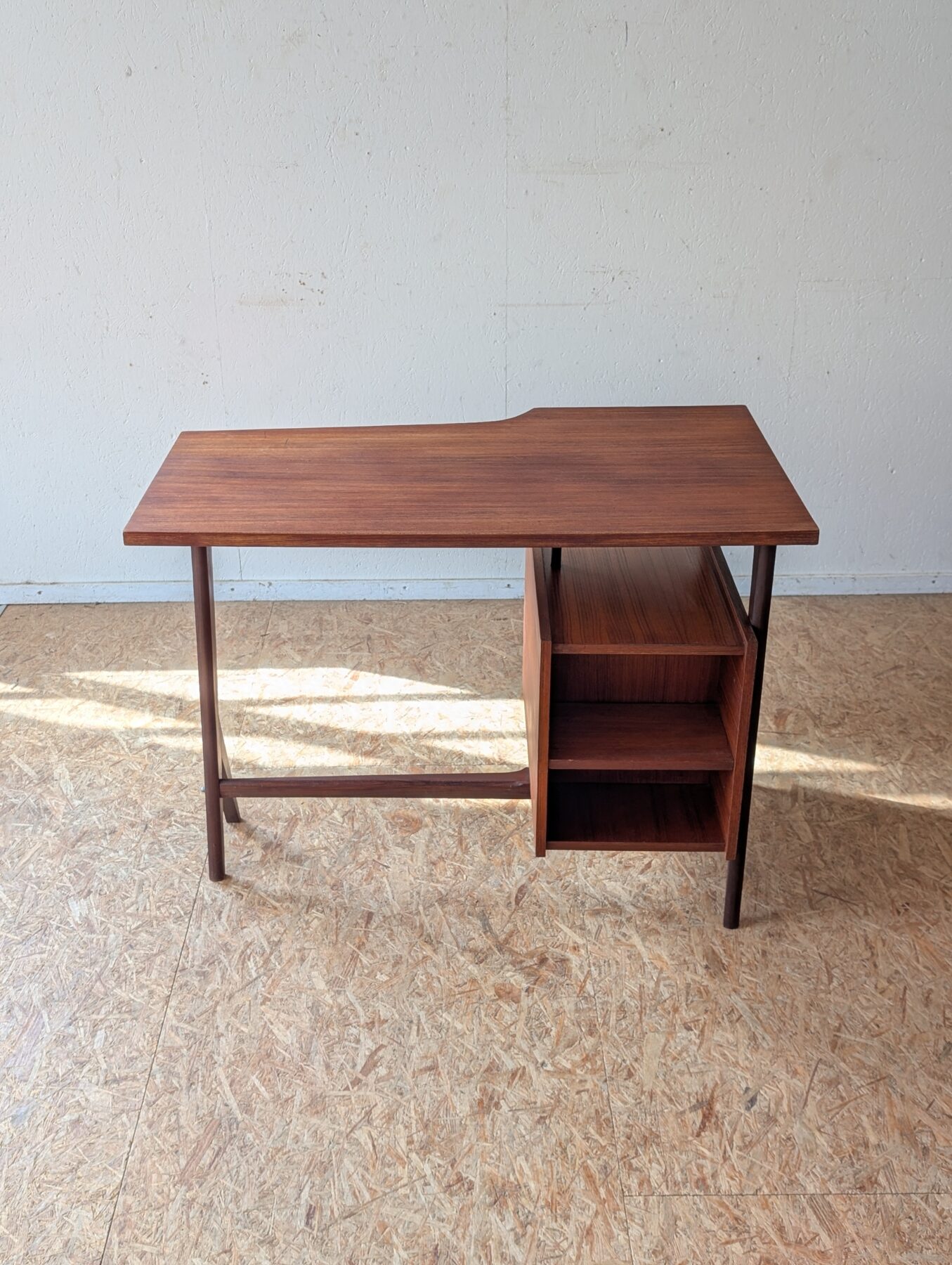 Bureau pieds compas double face années 60 – Image 5