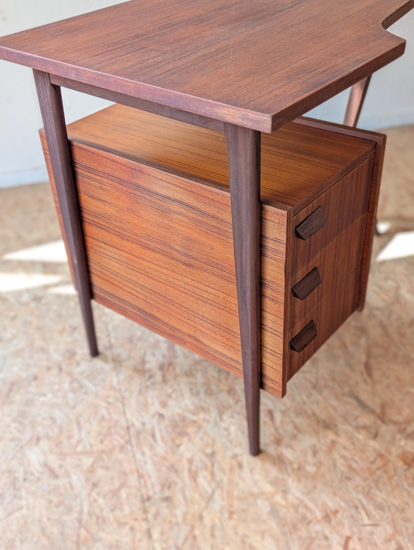 Bureau pieds compas double face années 60 – Image 10