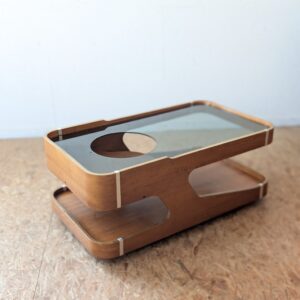 Table basse italienne bois thermoformé et verre fumé des années 70