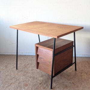 Bureau chêne pieds métalliques années 50
